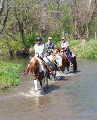 cedar-creek-ranch-horse-ride-400x496